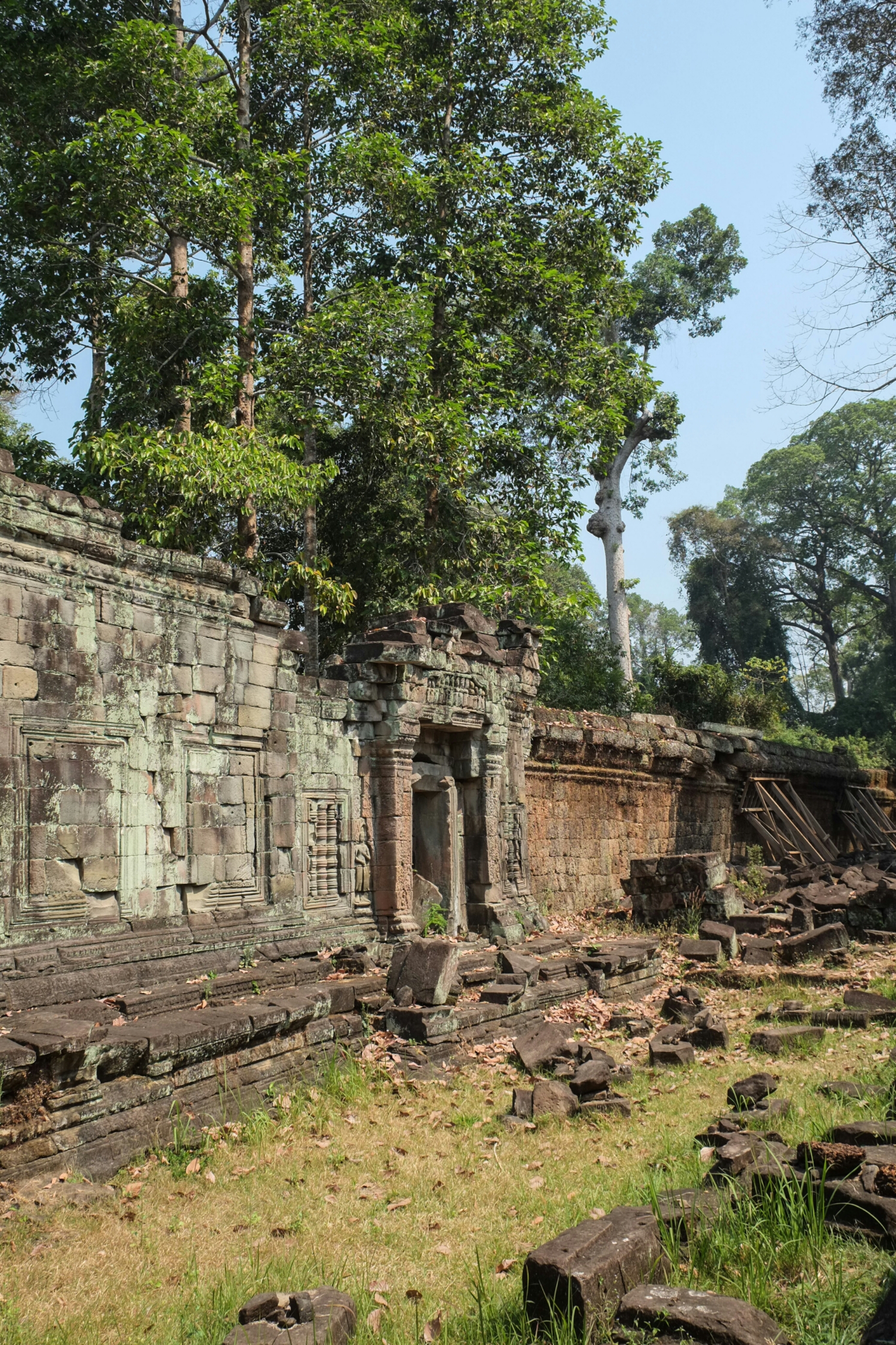 Courtyard, Preah Khan Temple, Angkor image