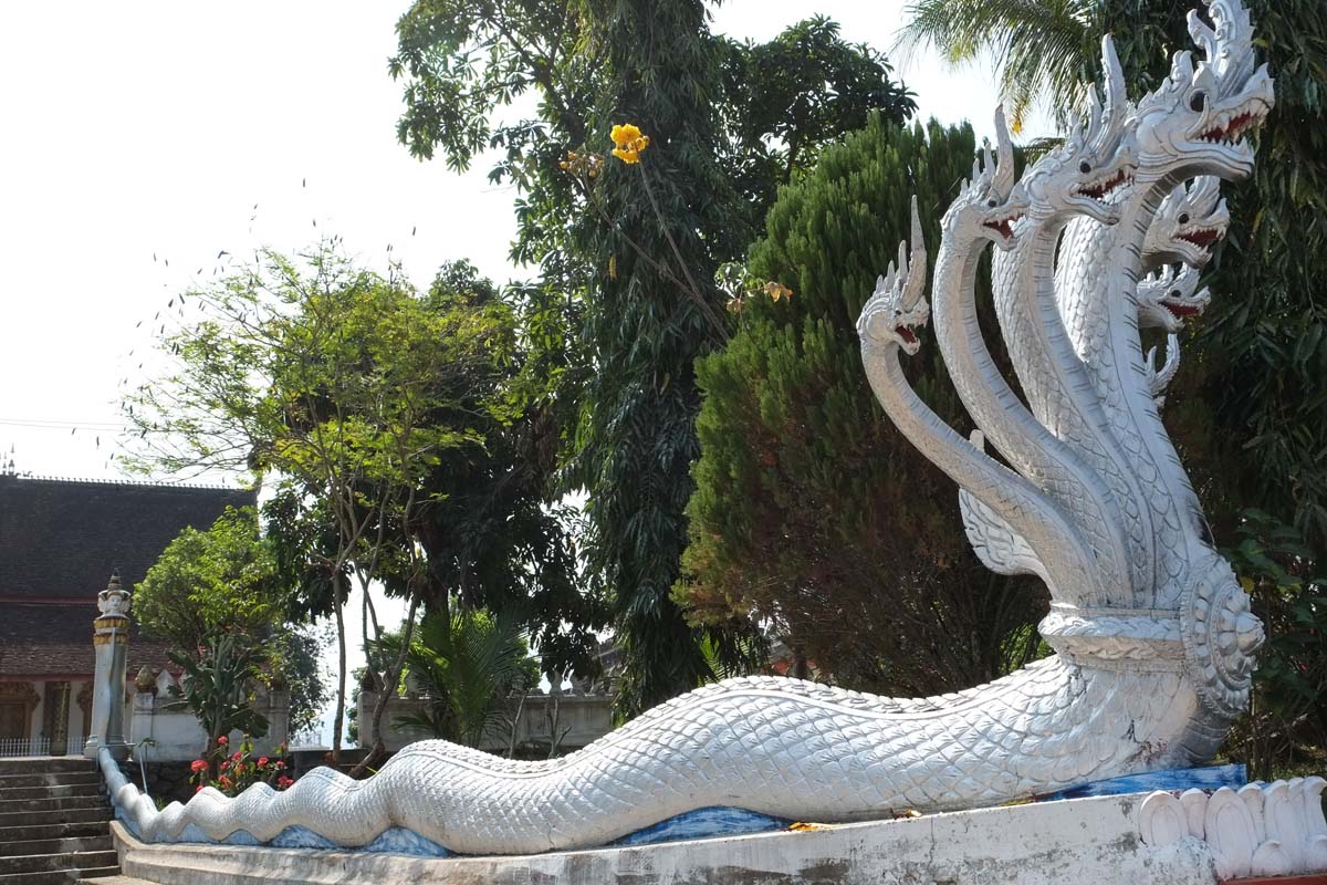 Silver Nagas, Wat Mahathat image