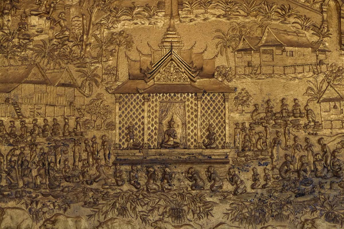 Carvings at Wat Mai Suwannaphumaham image