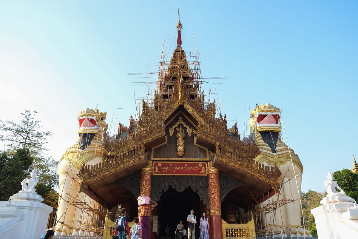 Shwedagon Paya Entrancej image