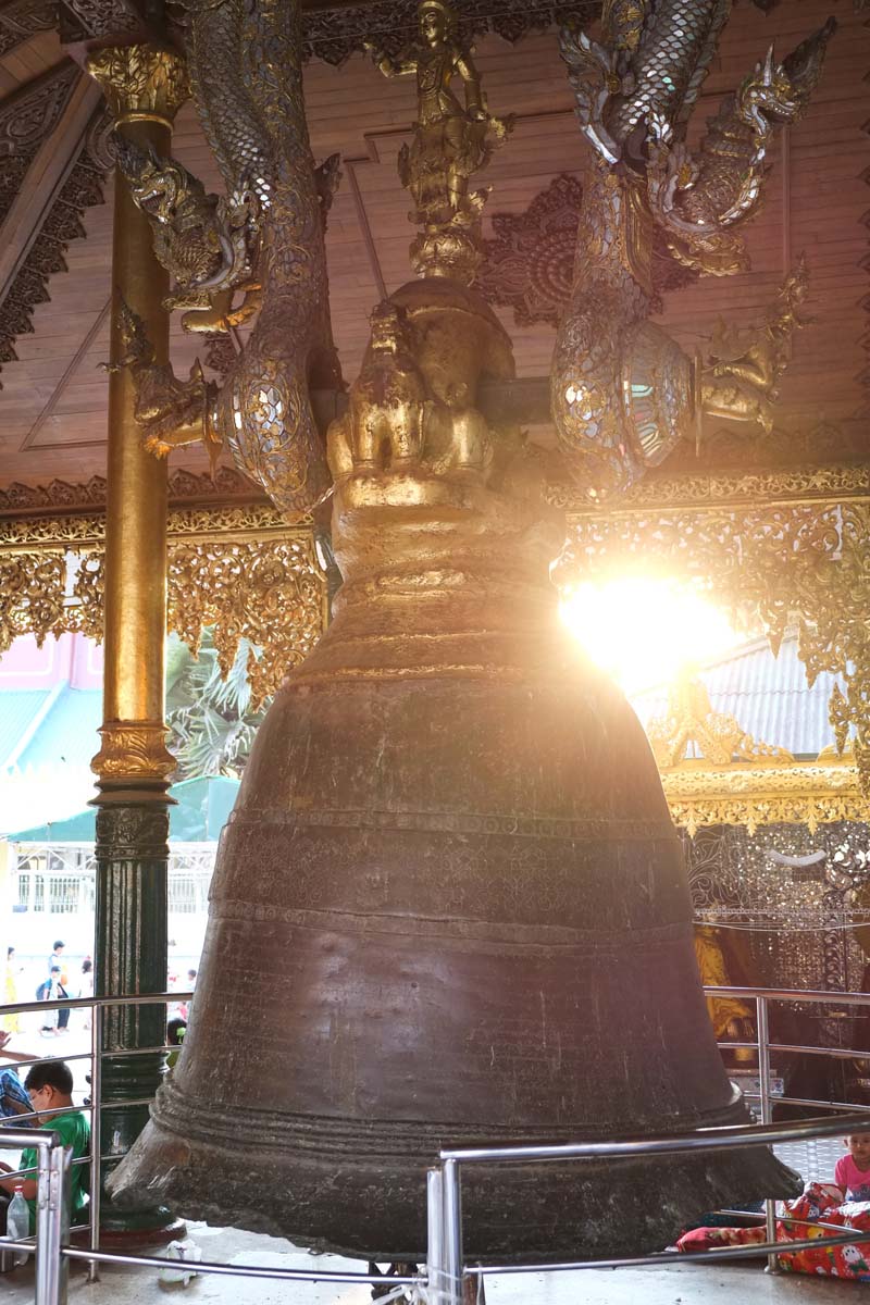 Huge bell at Shwedagon Paya image