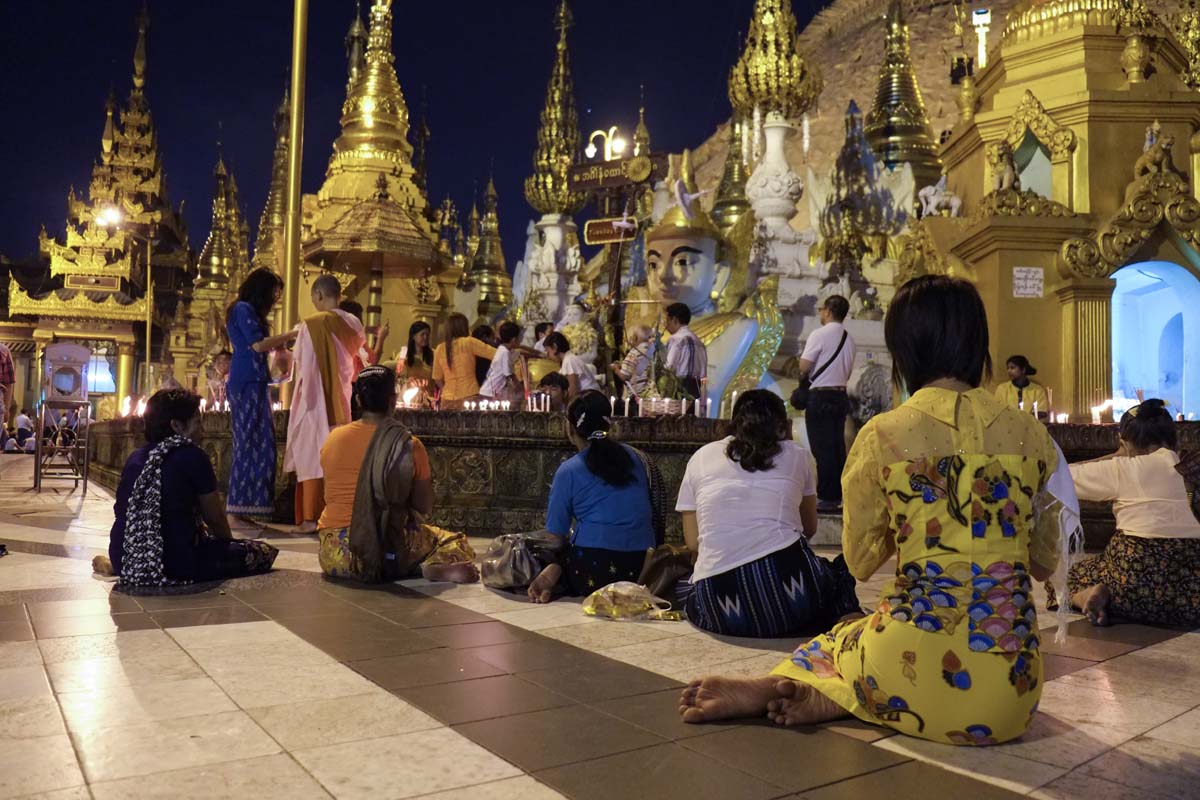Shwedagon Paya Prayers image